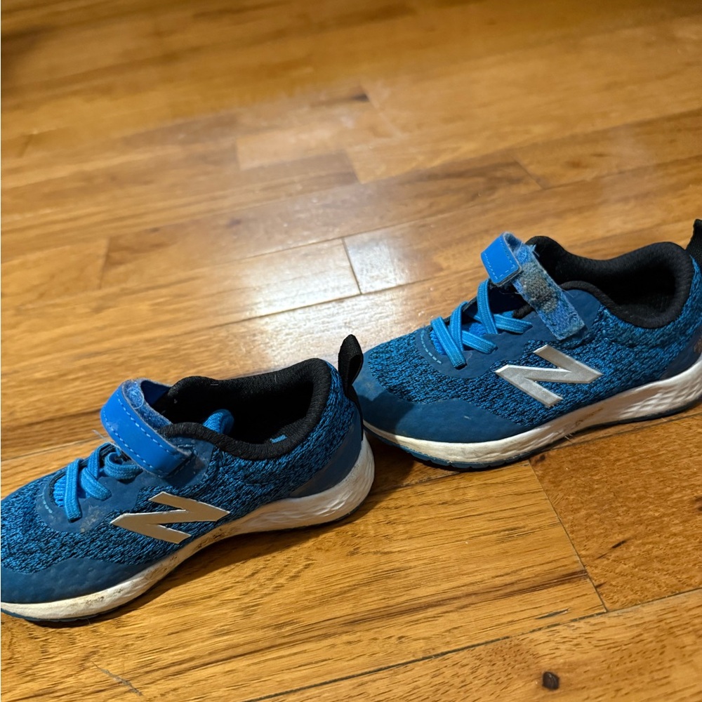 3 pairs of size 7 kids shoes- Keen sandals, loafers, & New Balance sneakers - Picture 10 of 15